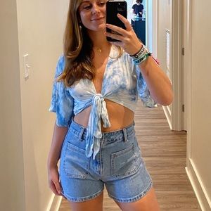 Flowey tie front crop top